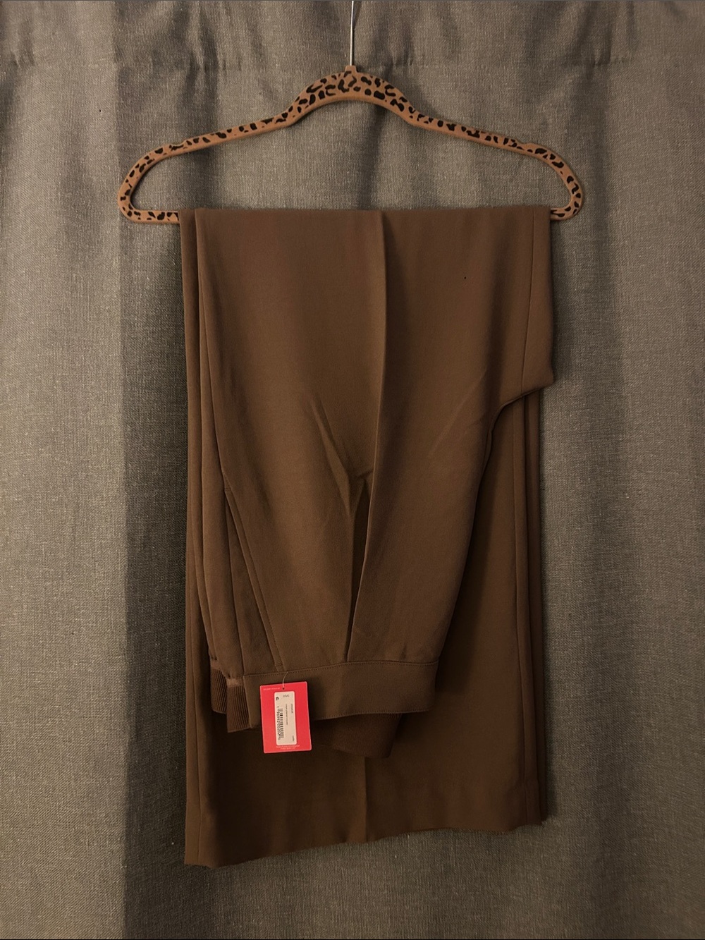 SPANX Crepe Pleated Trouser in Cedar